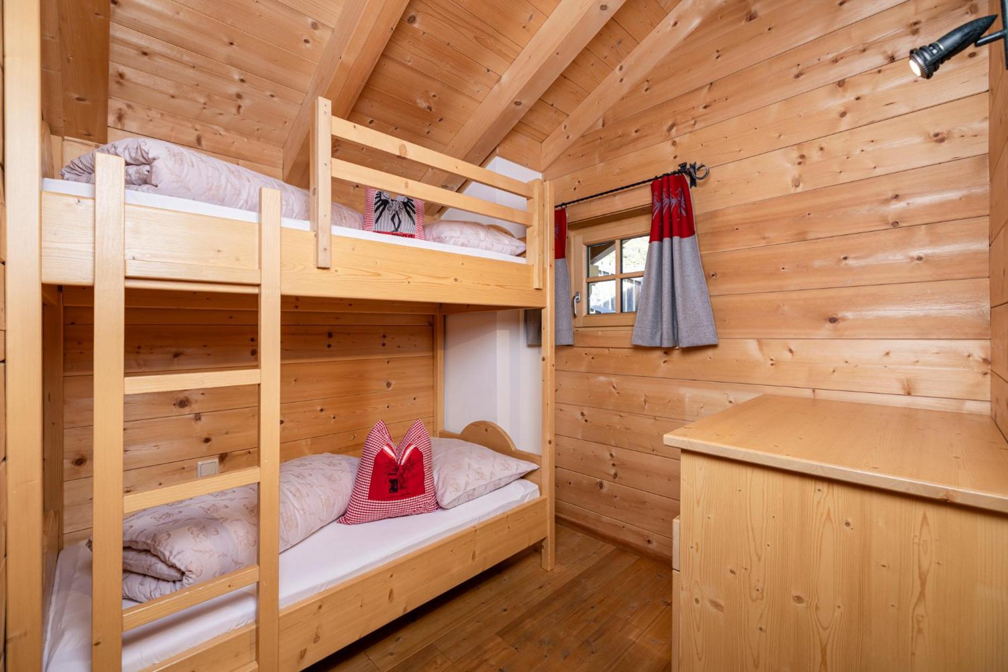 Family Lodge Maximilian Тукс Екстериор снимка