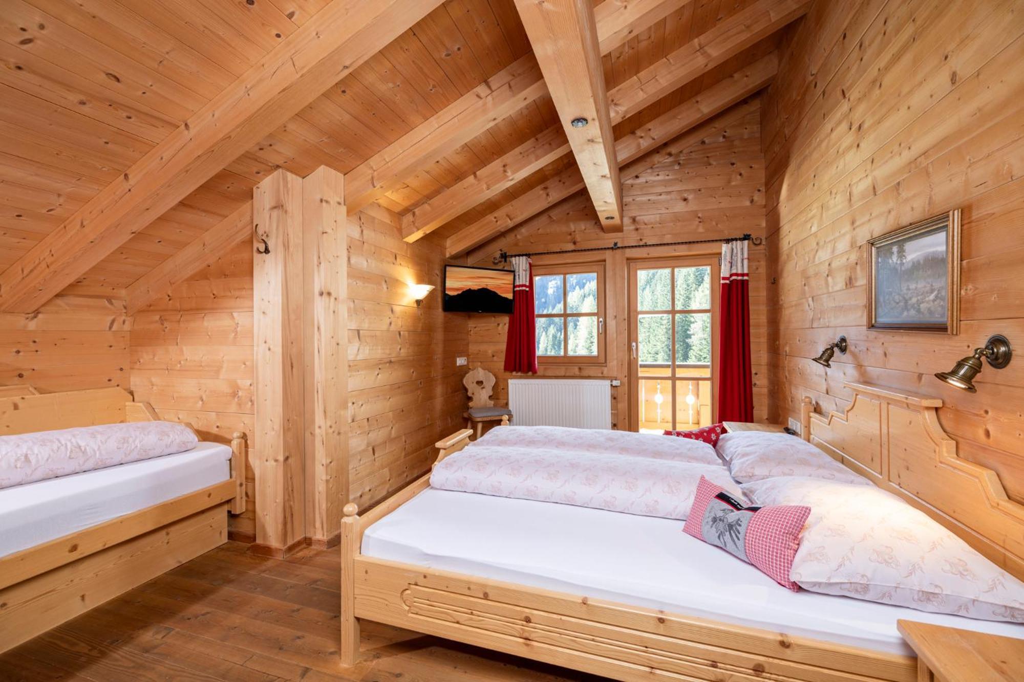 Family Lodge Maximilian Тукс Екстериор снимка
