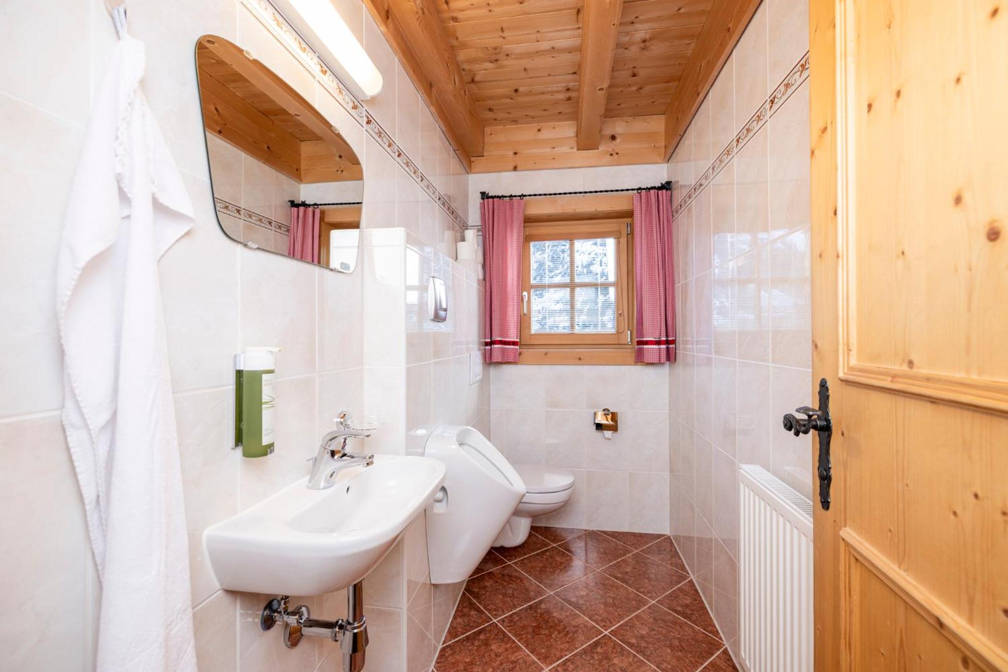 Family Lodge Maximilian Тукс Екстериор снимка