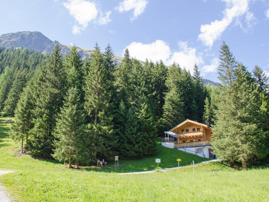 Family Lodge Maximilian Тукс Екстериор снимка